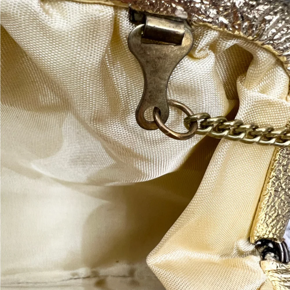 Vintage metallic gold top close hand bag evening bag